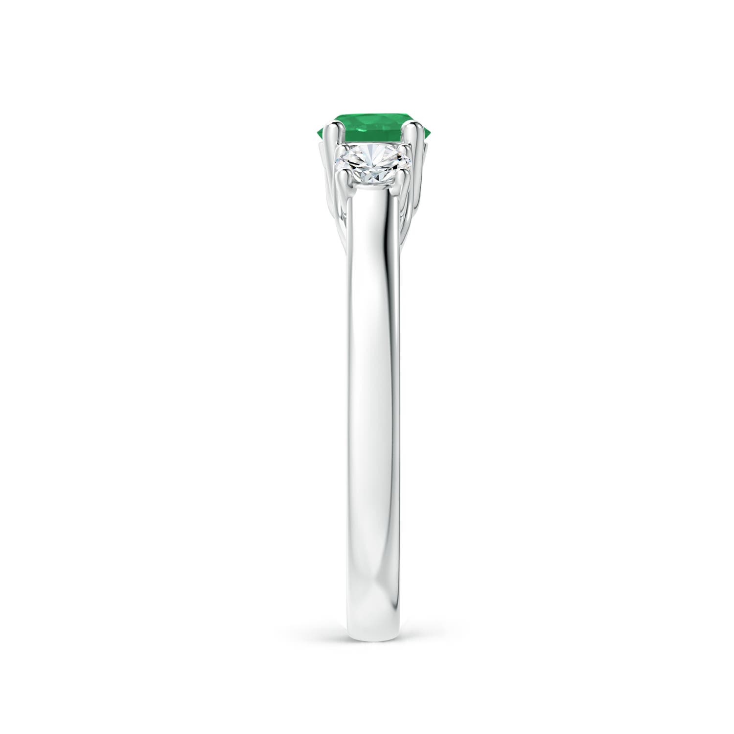 A - Emerald / 0.77 CT / 14 KT White Gold