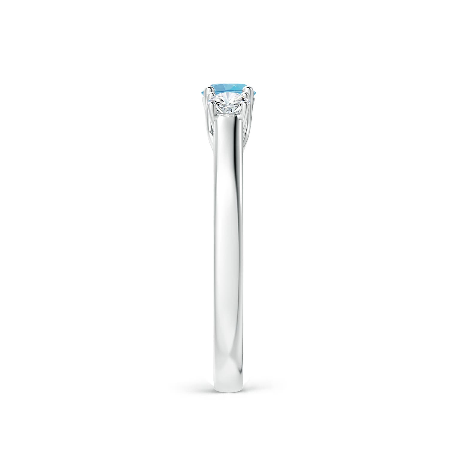 A - Swiss Blue Topaz / 0.53 CT / 14 KT White Gold