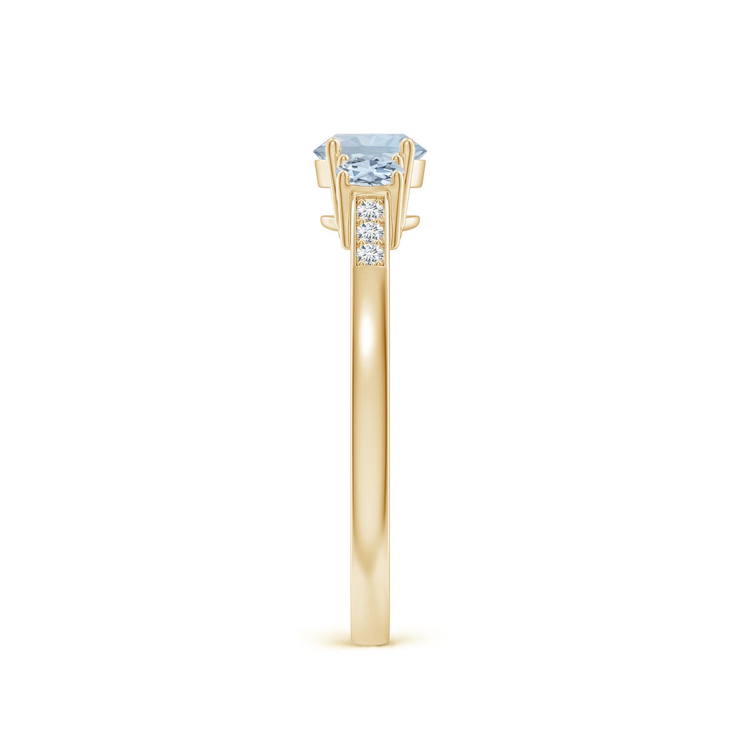 A - Aquamarine / 0.65 CT / 14 KT Yellow Gold