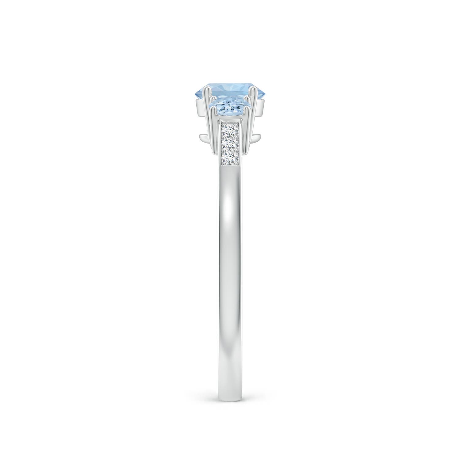 AA - Aquamarine / 0.65 CT / 14 KT White Gold