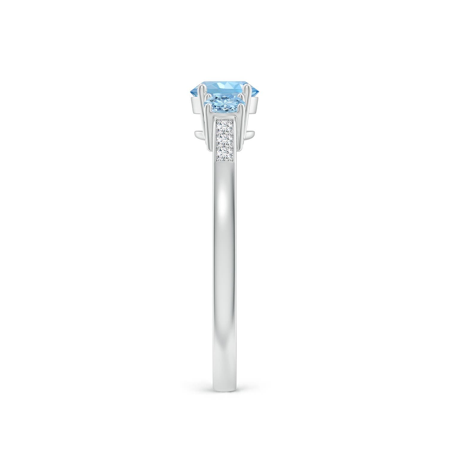 AAAA - Aquamarine / 0.65 CT / 14 KT White Gold