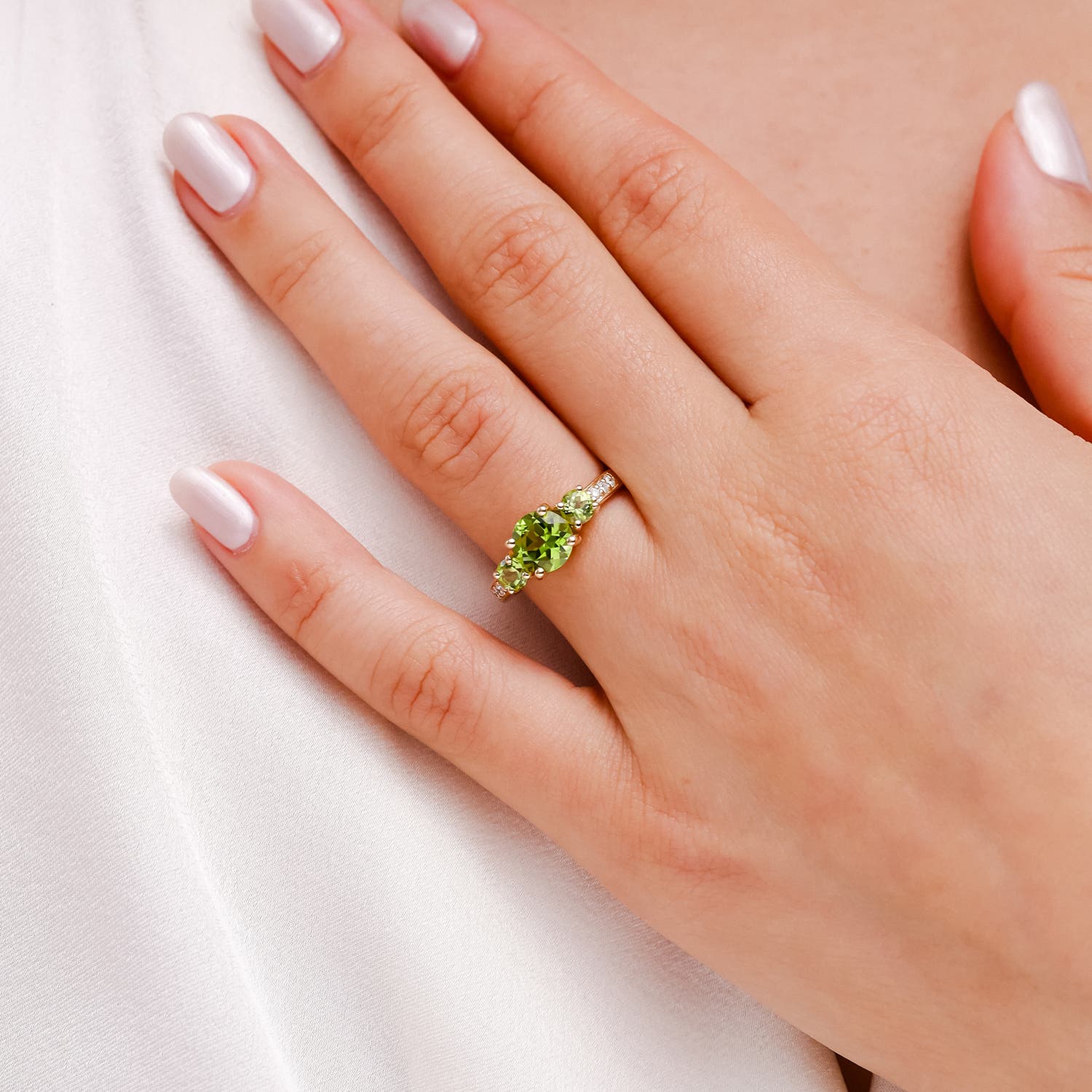 A - Peridot / 0.84 CT / 14 KT Yellow Gold