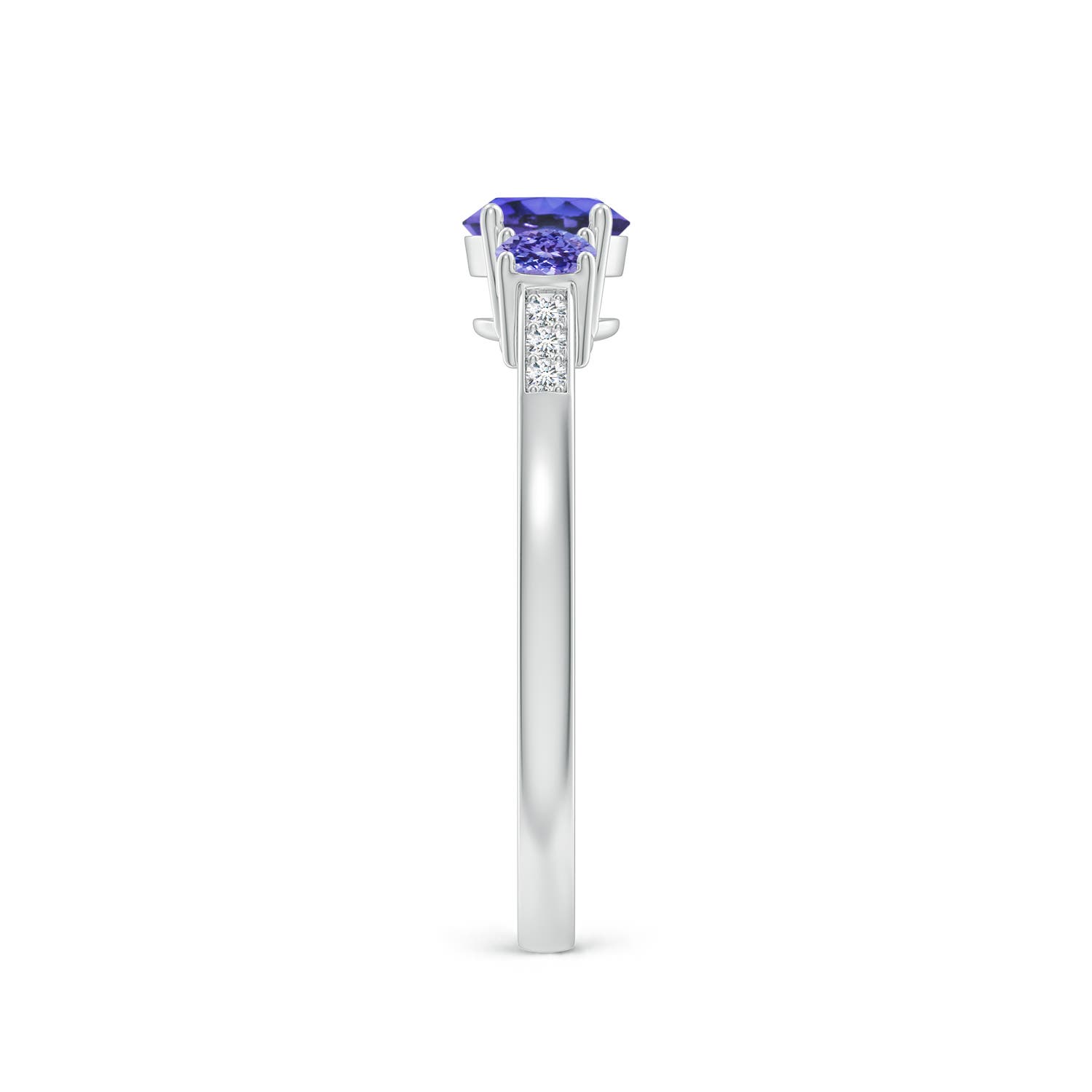 AAA - Tanzanite / 0.75 CT / 14 KT White Gold