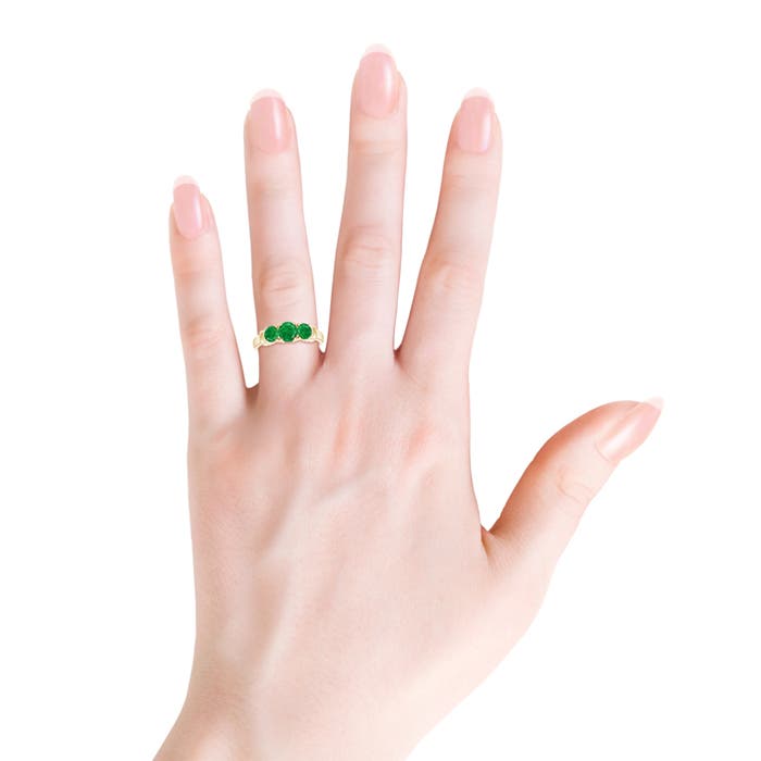 AA - Emerald / 0.93 CT / 14 KT Yellow Gold