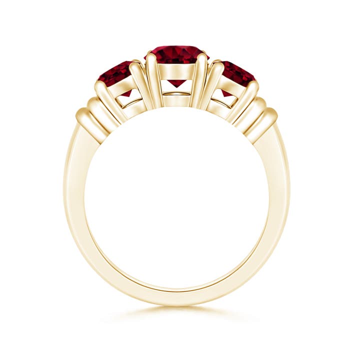 AAA - Garnet / 2.2 CT / 14 KT Yellow Gold