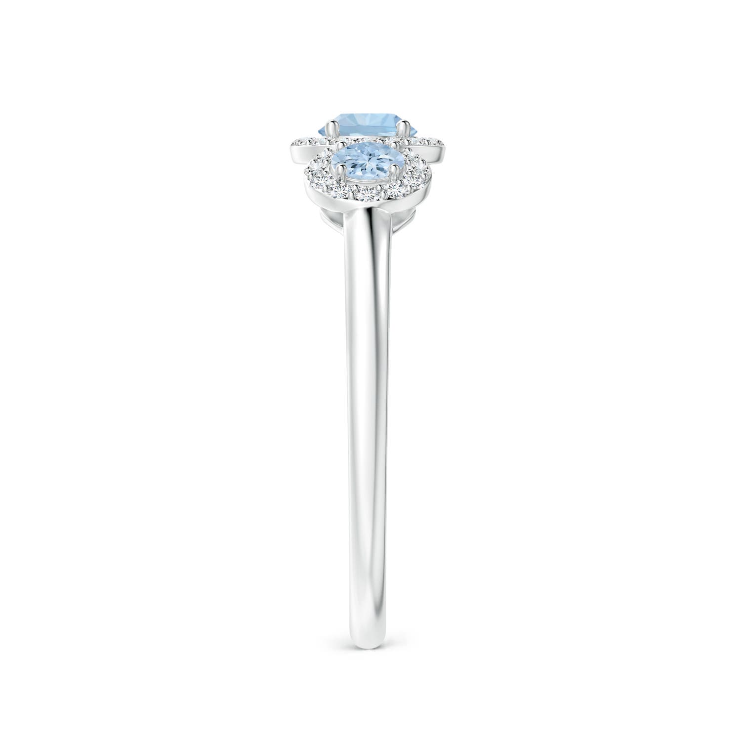 AA - Aquamarine / 0.67 CT / 14 KT White Gold