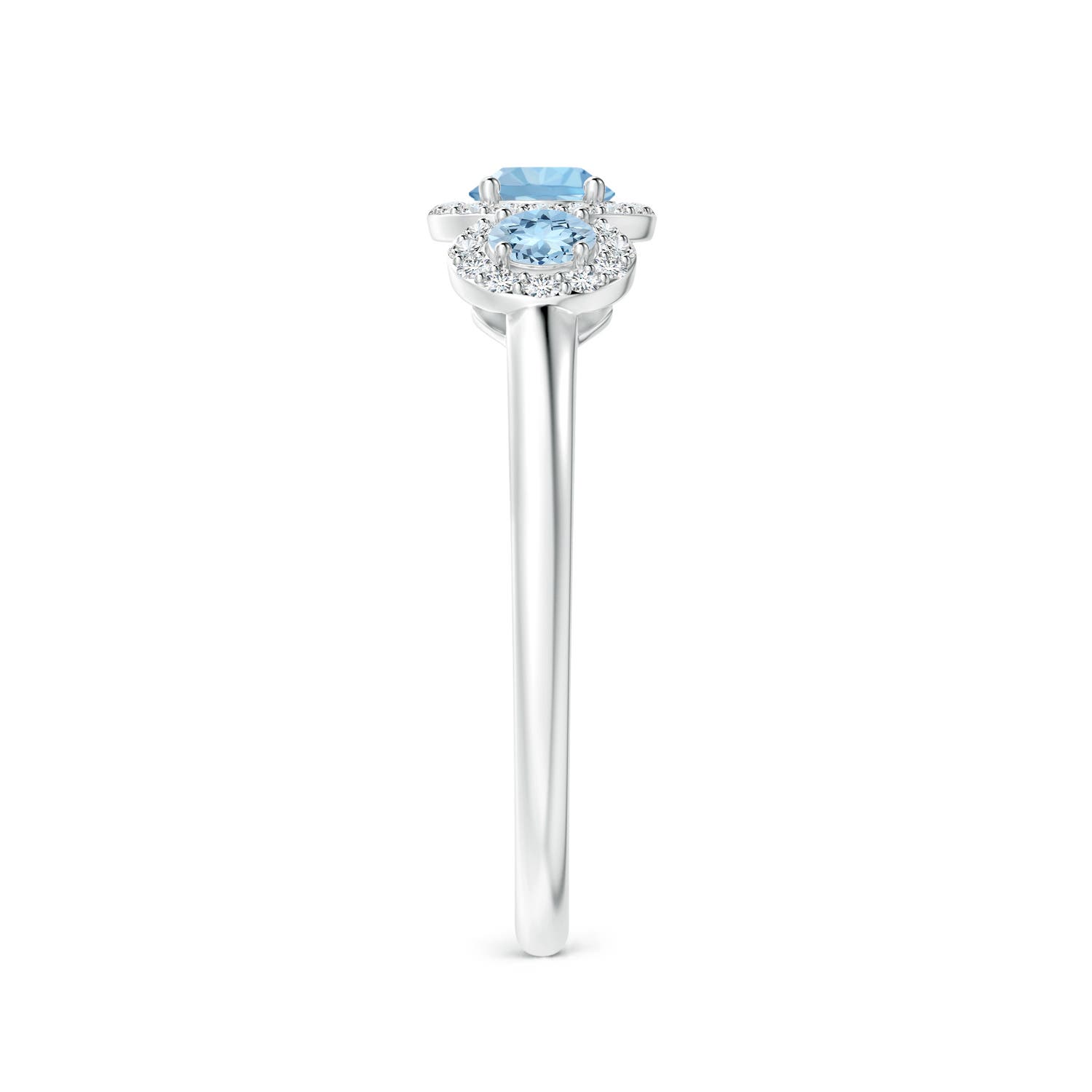 AAA - Aquamarine / 0.67 CT / 14 KT White Gold