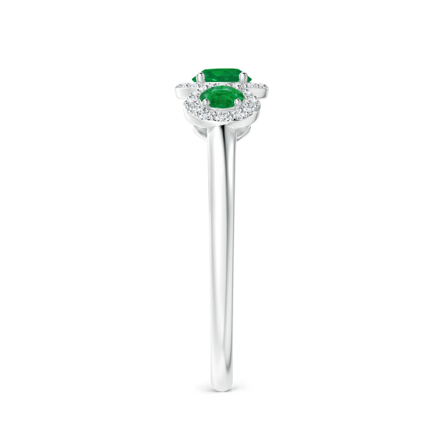 AA - Emerald / 0.71 CT / 14 KT White Gold