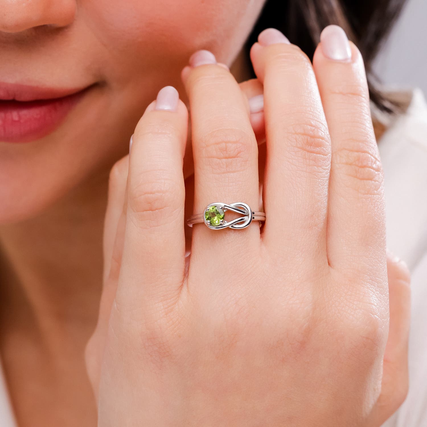 A - Peridot / 0.3 CT / 14 KT Yellow Gold