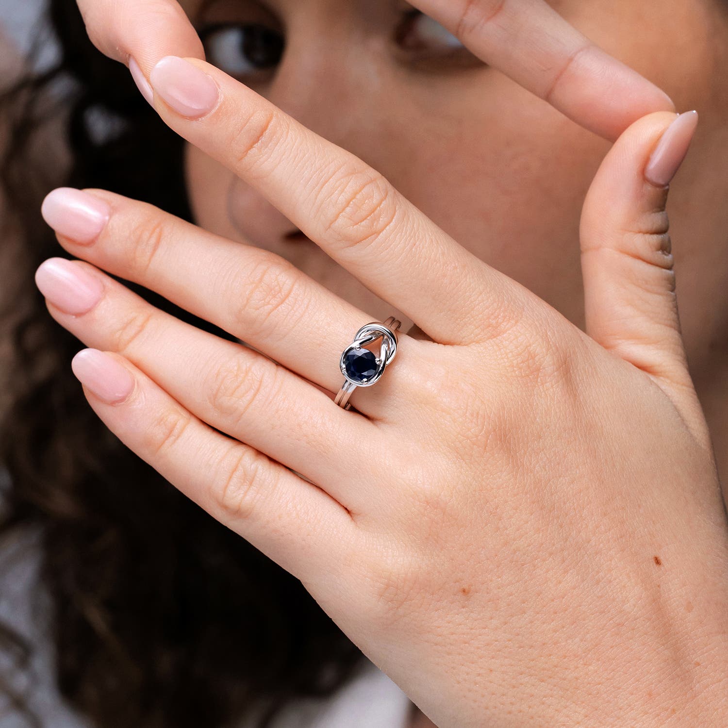 A - Blue Sapphire / 0.33 CT / 14 KT Yellow Gold