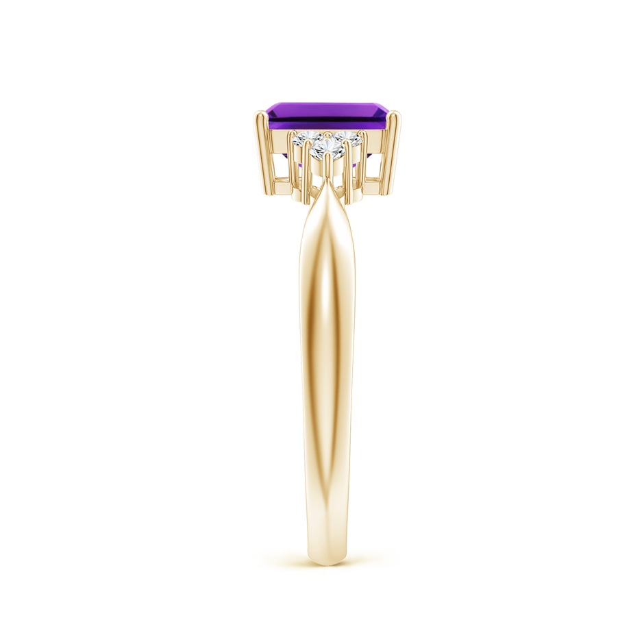 7x5mm AAAA Emerald-Cut Amethyst Solitaire Ring with Trio Diamonds in Yellow Gold body-hand