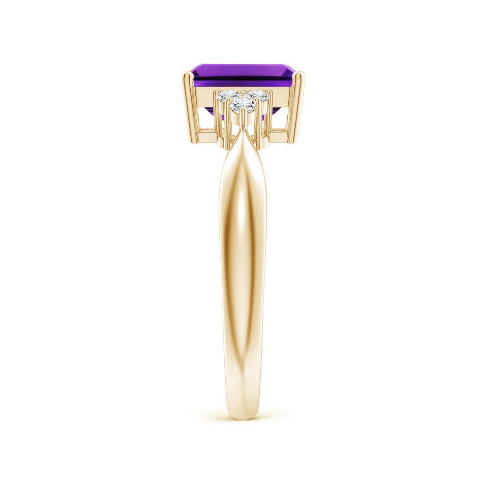 8x6mm AAAA Emerald-Cut Amethyst Solitaire Ring with Trio Diamonds in Yellow Gold body-hand