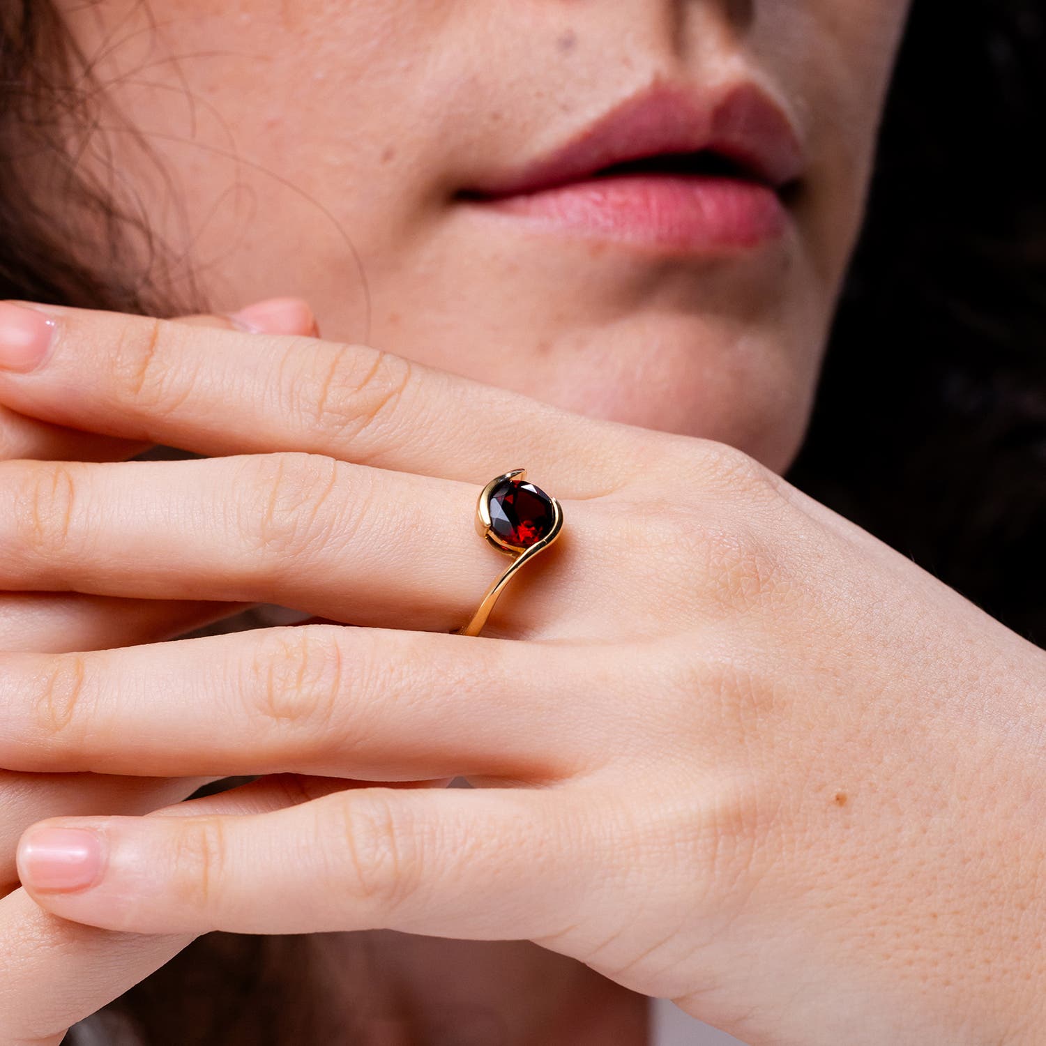 A - Garnet / 0.6 CT / 14 KT Yellow Gold