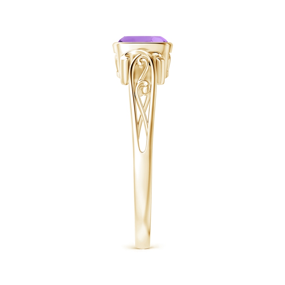 5mm A Vintage Style Cushion Amethyst Solitaire Ring in Yellow Gold side 299