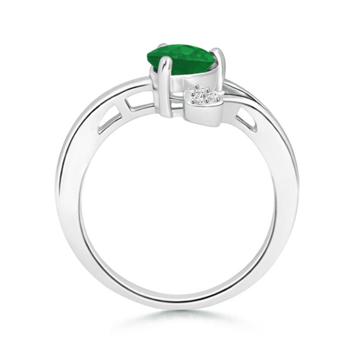 A - Emerald / 0.62 CT / 14 KT White Gold