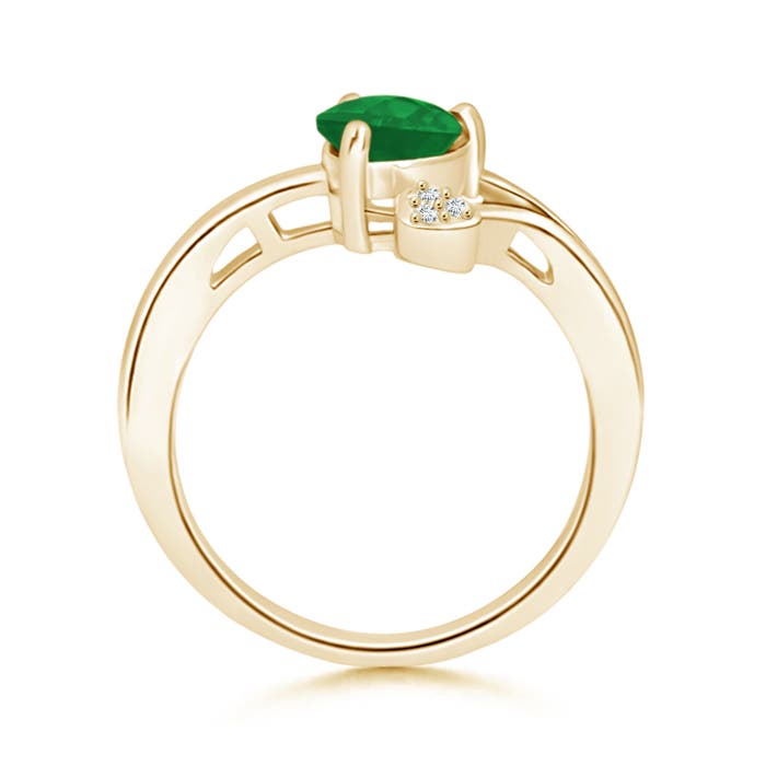 A - Emerald / 0.62 CT / 14 KT Yellow Gold