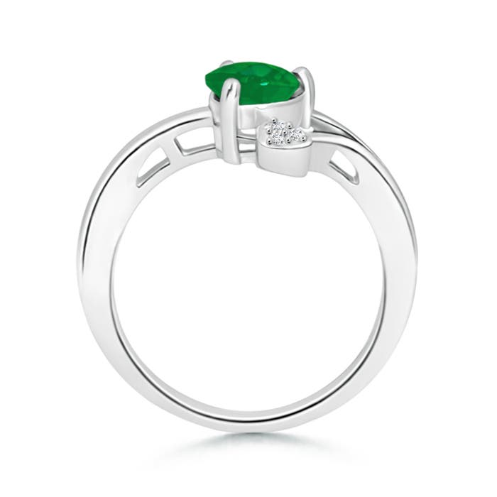 AA - Emerald / 0.62 CT / 14 KT White Gold