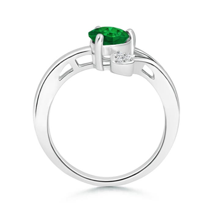 AAA - Emerald / 0.62 CT / 14 KT White Gold