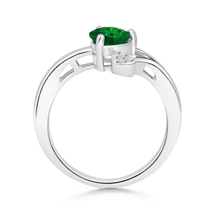 AAAA - Emerald / 0.62 CT / 14 KT White Gold