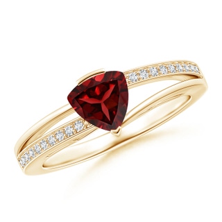 6mm AAAA Split Shank Trillion Garnet Ring in Yellow Gold