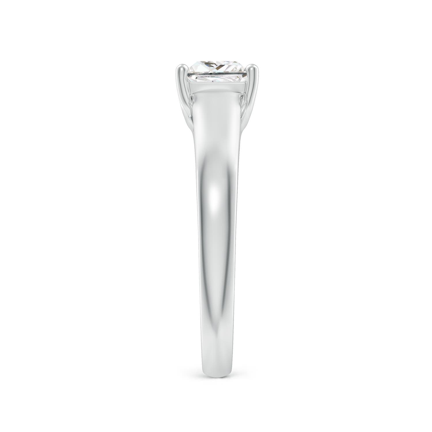 F-G, VS / 0.65 CT / 14 KT White Gold