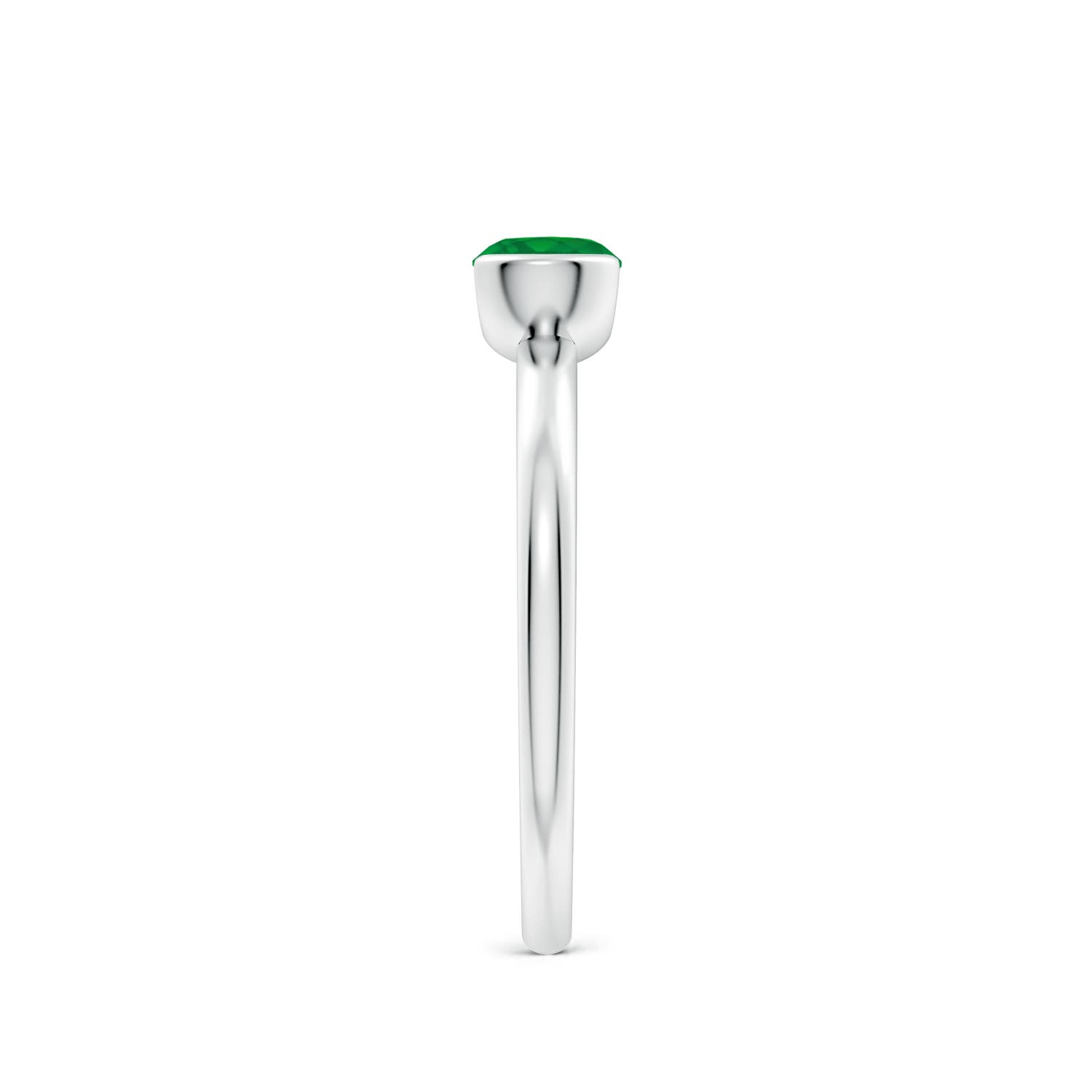 AA - Emerald / 0.45 CT / 14 KT White Gold