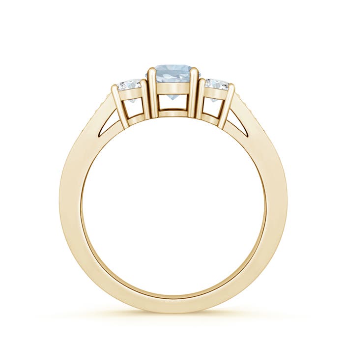 A - Aquamarine / 0.68 CT / 14 KT Yellow Gold