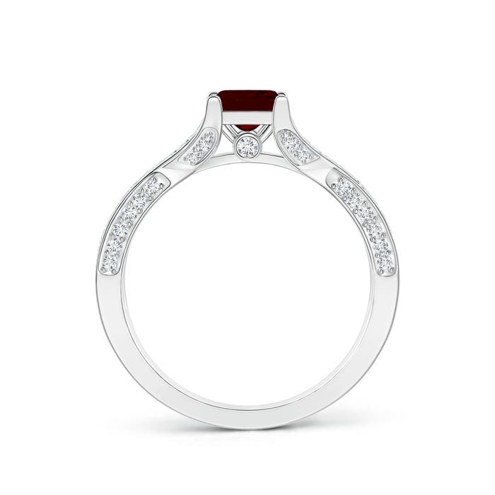 AA - Garnet / 1.83 CT / 14 KT White Gold