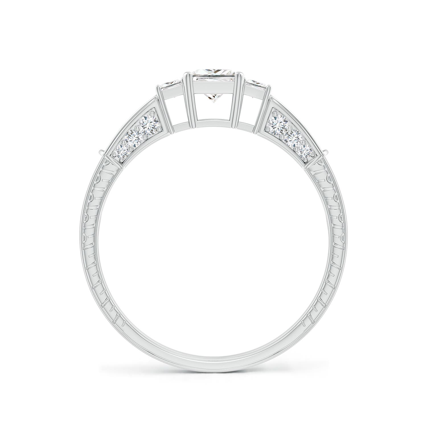 F-G, VS / 0.68 CT / 14 KT White Gold