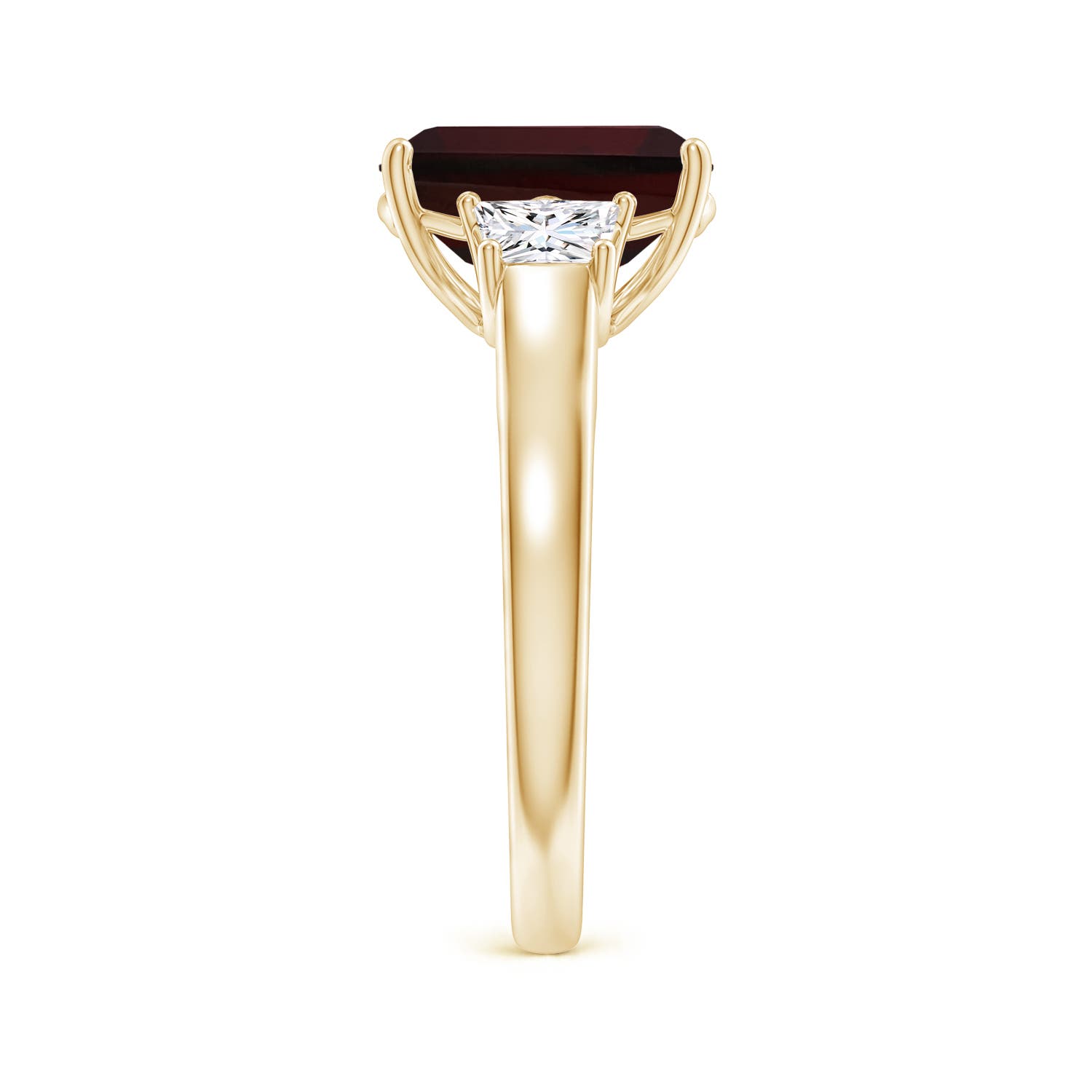 A - Garnet / 4.32 CT / 14 KT Yellow Gold