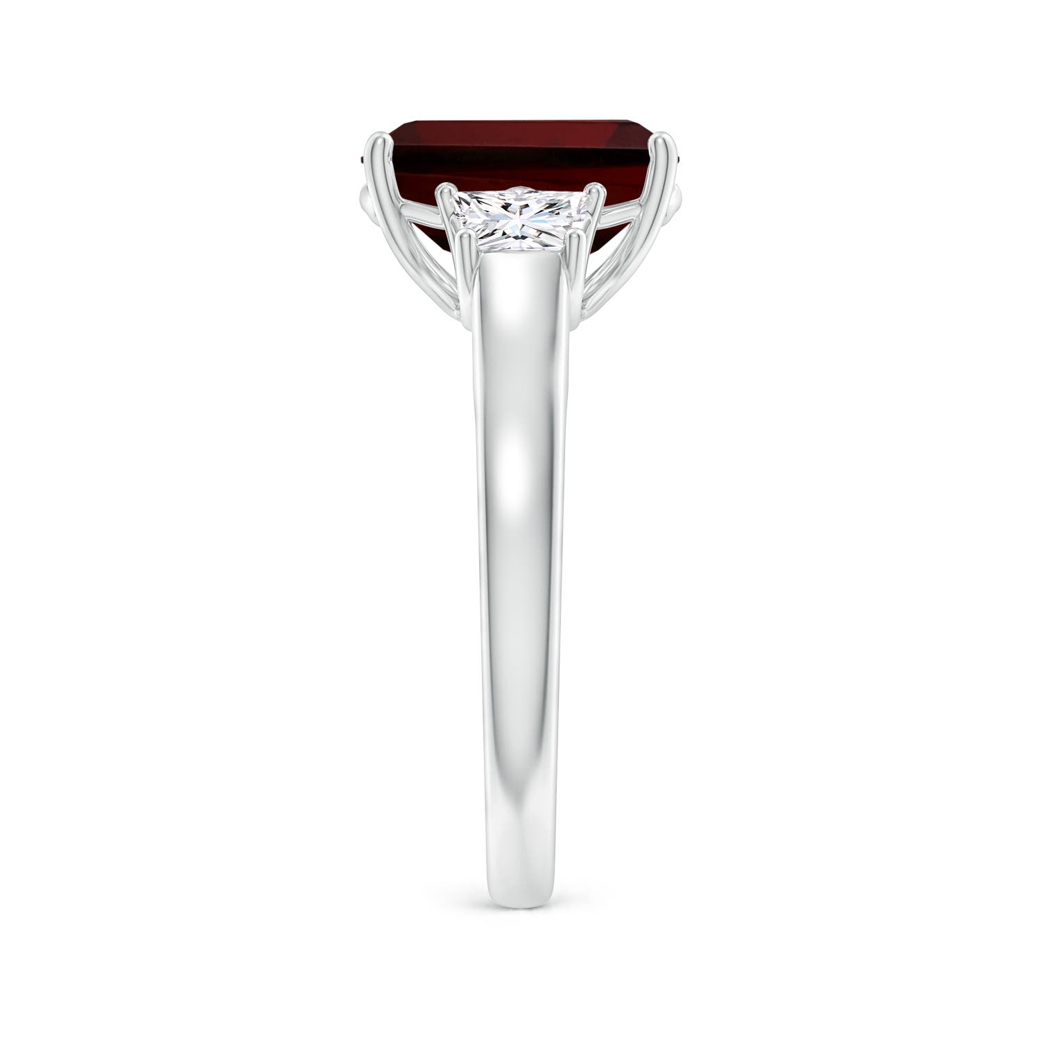 AA - Garnet / 4.32 CT / 14 KT White Gold