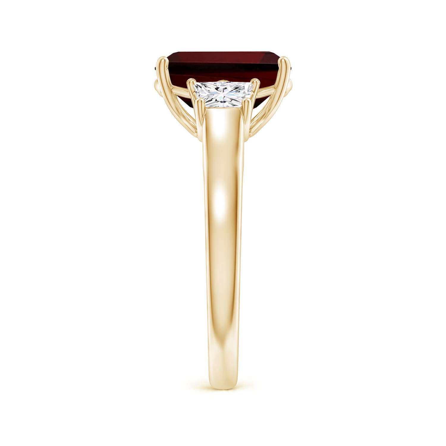 AA - Garnet / 4.32 CT / 14 KT Yellow Gold