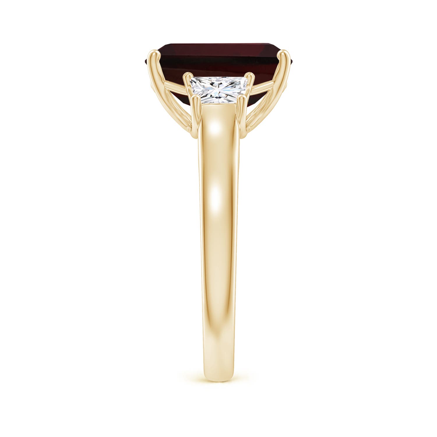 A - Garnet / 5.82 CT / 14 KT Yellow Gold