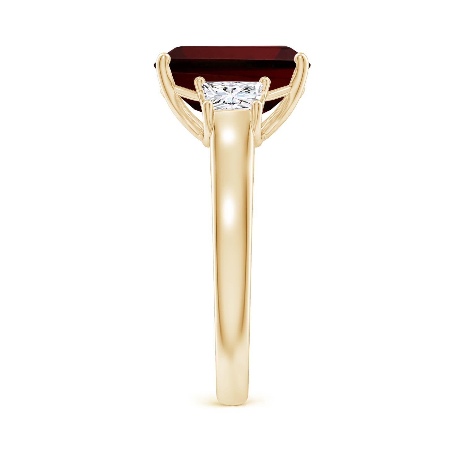 AA - Garnet / 5.82 CT / 14 KT Yellow Gold