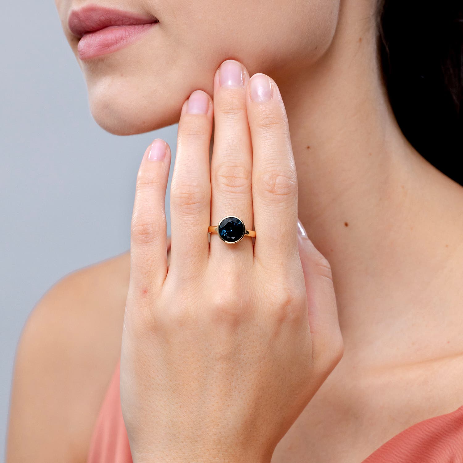 SR1074LBT lifestyle image - lifestyle 3