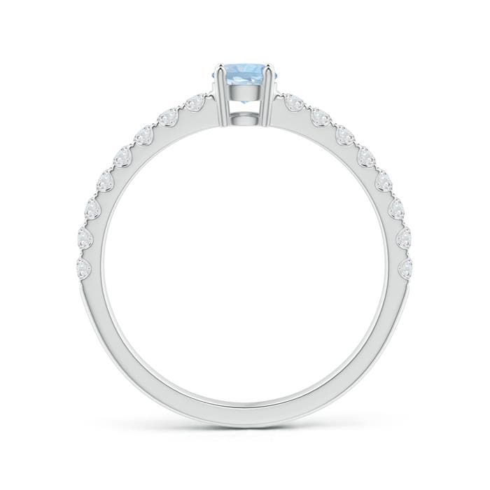 AA - Aquamarine / 0.54 CT / 14 KT White Gold