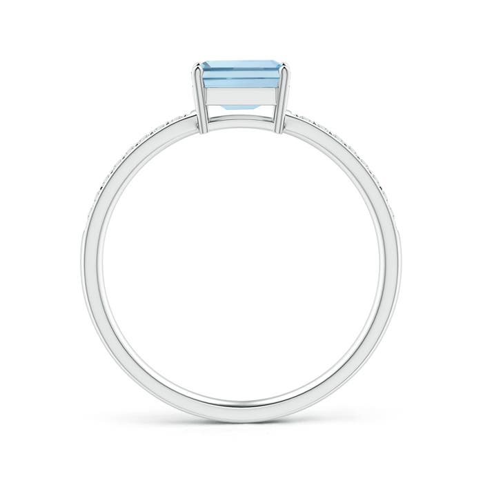 AA - Aquamarine / 0.58 CT / 14 KT White Gold