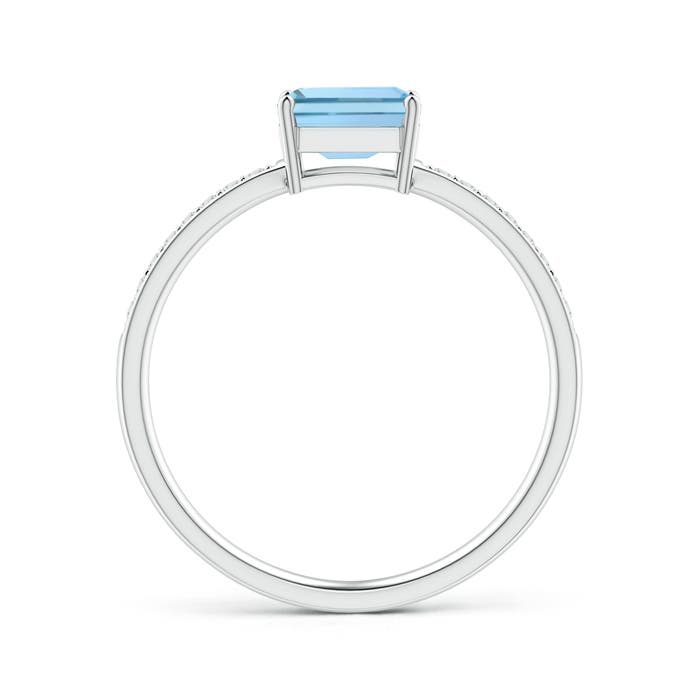 AAA - Aquamarine / 0.58 CT / 14 KT White Gold