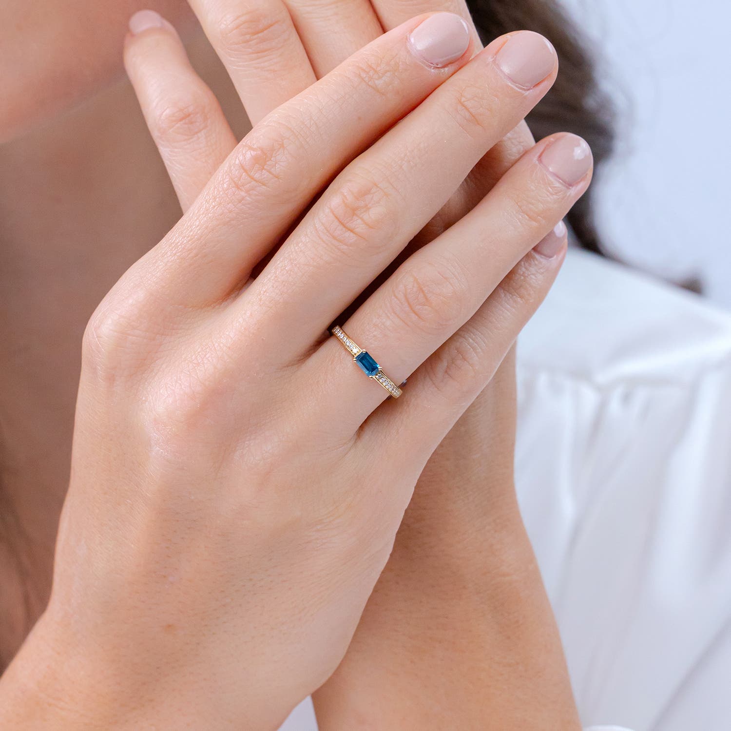 SR1084LBTD lifestyle image - lifestyle 3