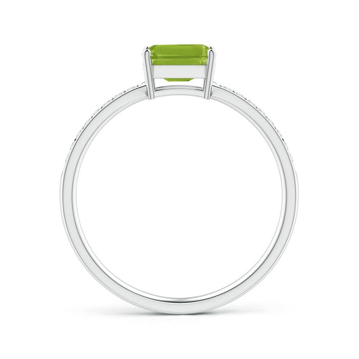 AAA - Peridot / 0.68 CT / 14 KT White Gold