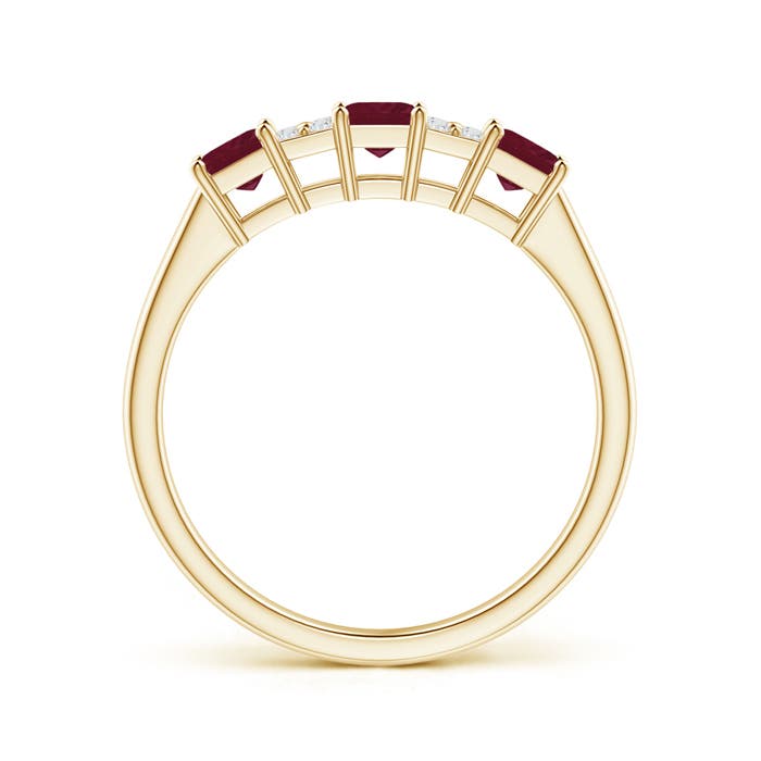 A - Ruby / 0.68 CT / 14 KT Yellow Gold