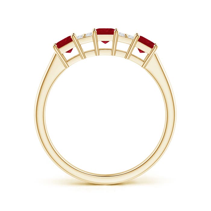 AA - Ruby / 0.68 CT / 14 KT Yellow Gold