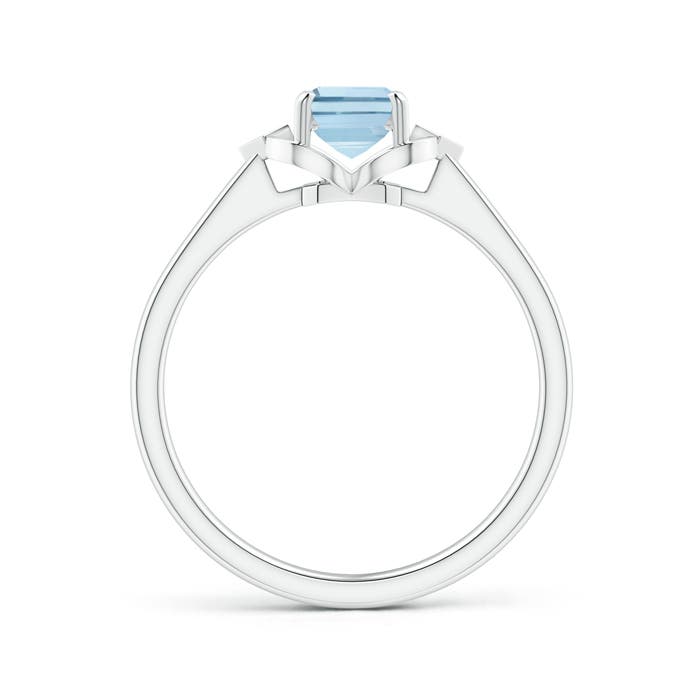 AA - Aquamarine / 0.82 CT / 14 KT White Gold