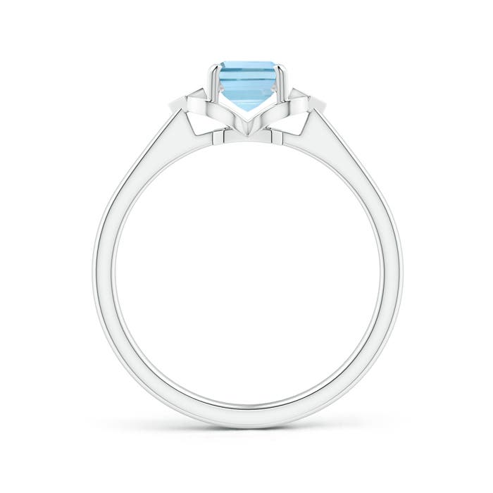 AAA - Aquamarine / 0.82 CT / 14 KT White Gold