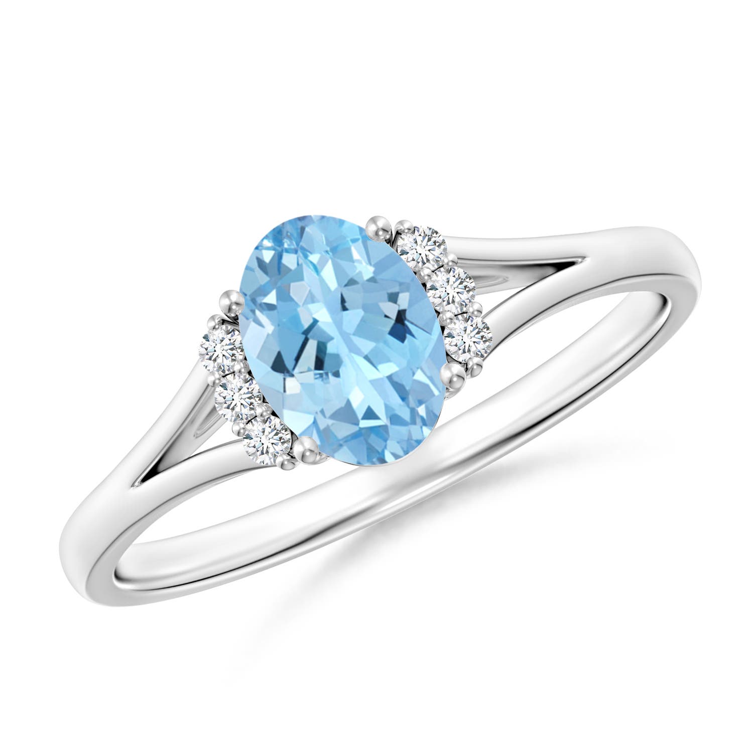 AAAA - Aquamarine / 0.67 CT / 14 KT White Gold