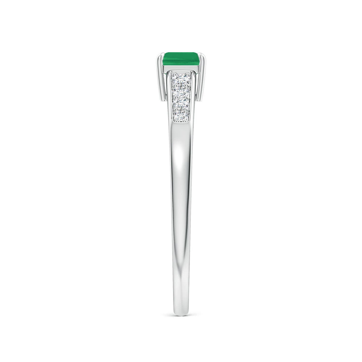 A - Emerald / 0.61 CT / 14 KT White Gold