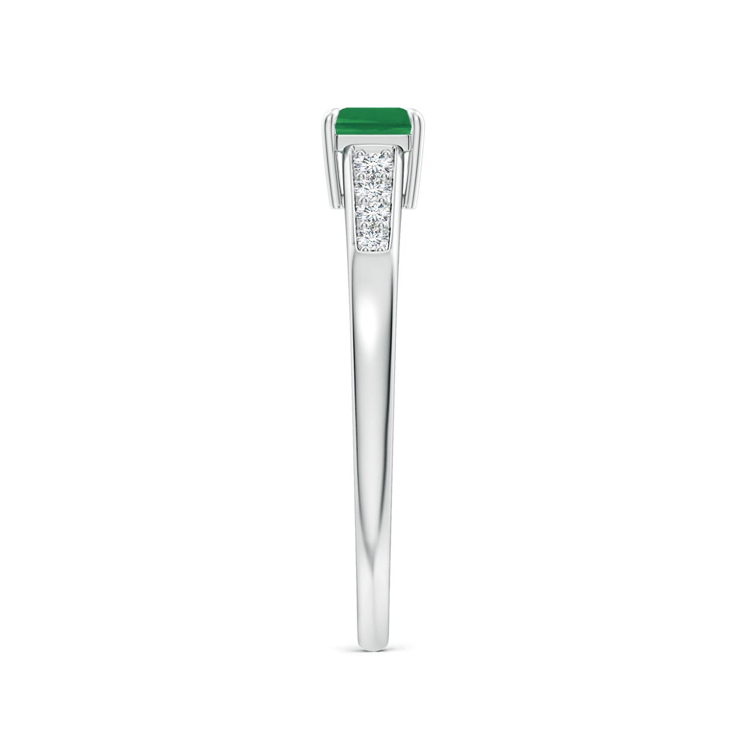 AA - Emerald / 0.61 CT / 14 KT White Gold