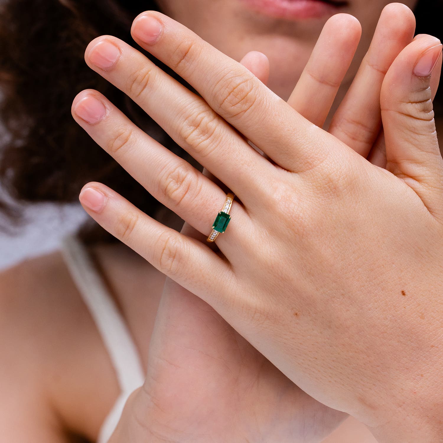 Premium - Lab-Grown Emerald / 0.61 CT / 14 KT Yellow Gold