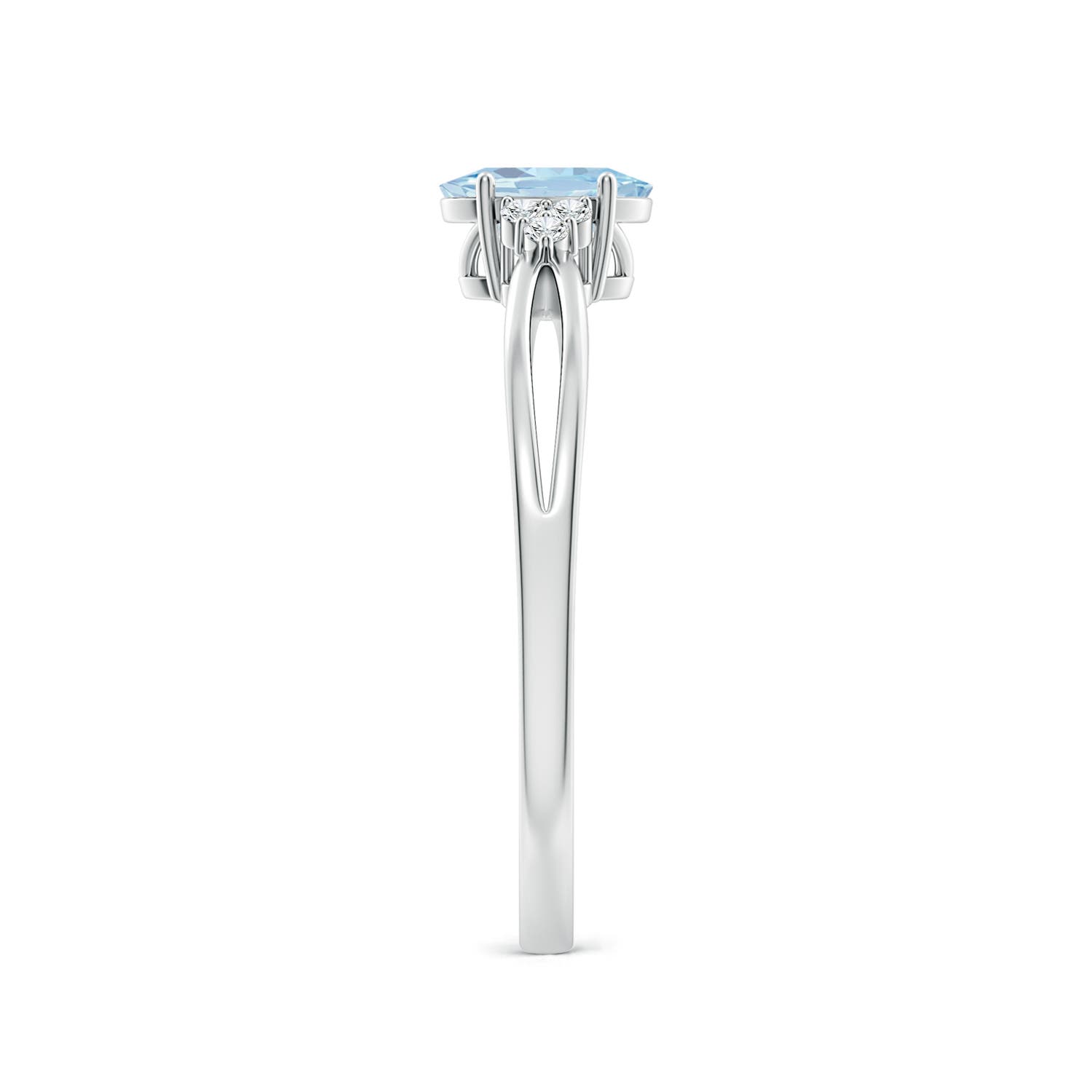 A - Aquamarine / 0.46 CT / 14 KT White Gold