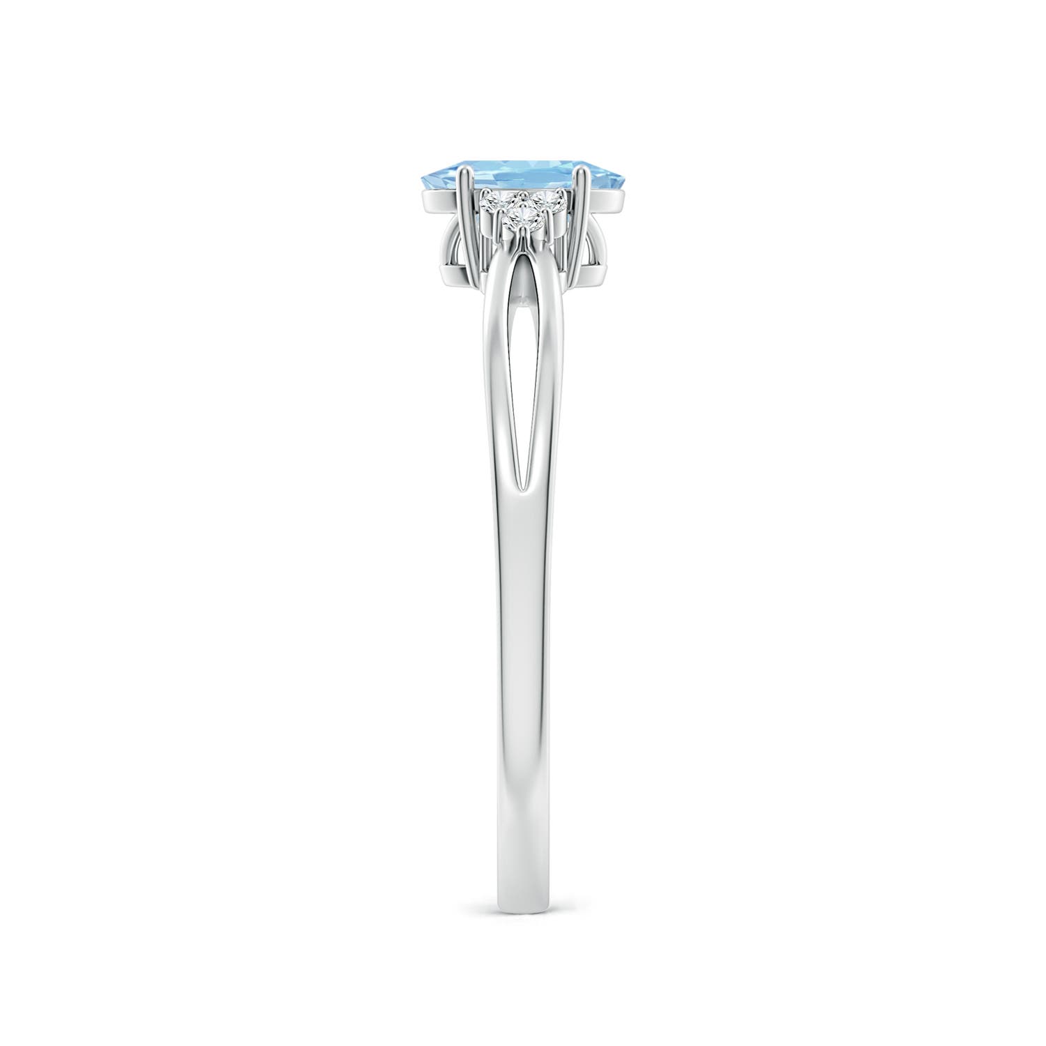 AAA - Aquamarine / 0.46 CT / 14 KT White Gold